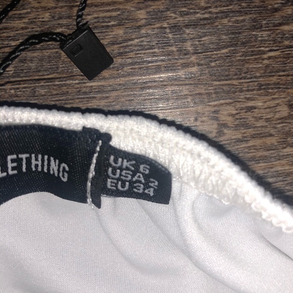 PrettyLittle Thing White Bodysuit - Picture 2 of 2